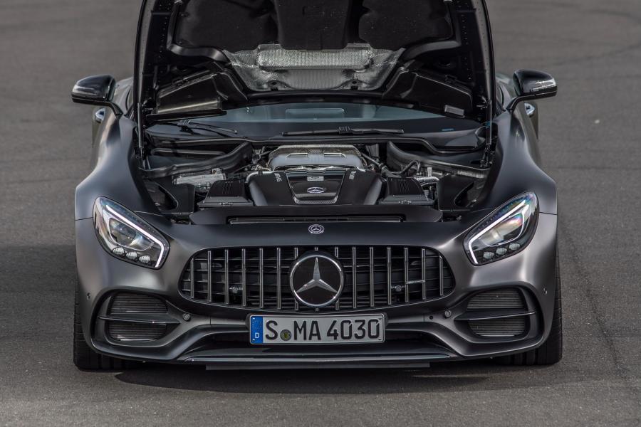 Моторный отсек Mercedes-AMG GT C Edition 50 (C190) 2017 года  (фото 44 из 63)